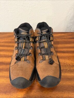 Youth size 6 keen hiking boots